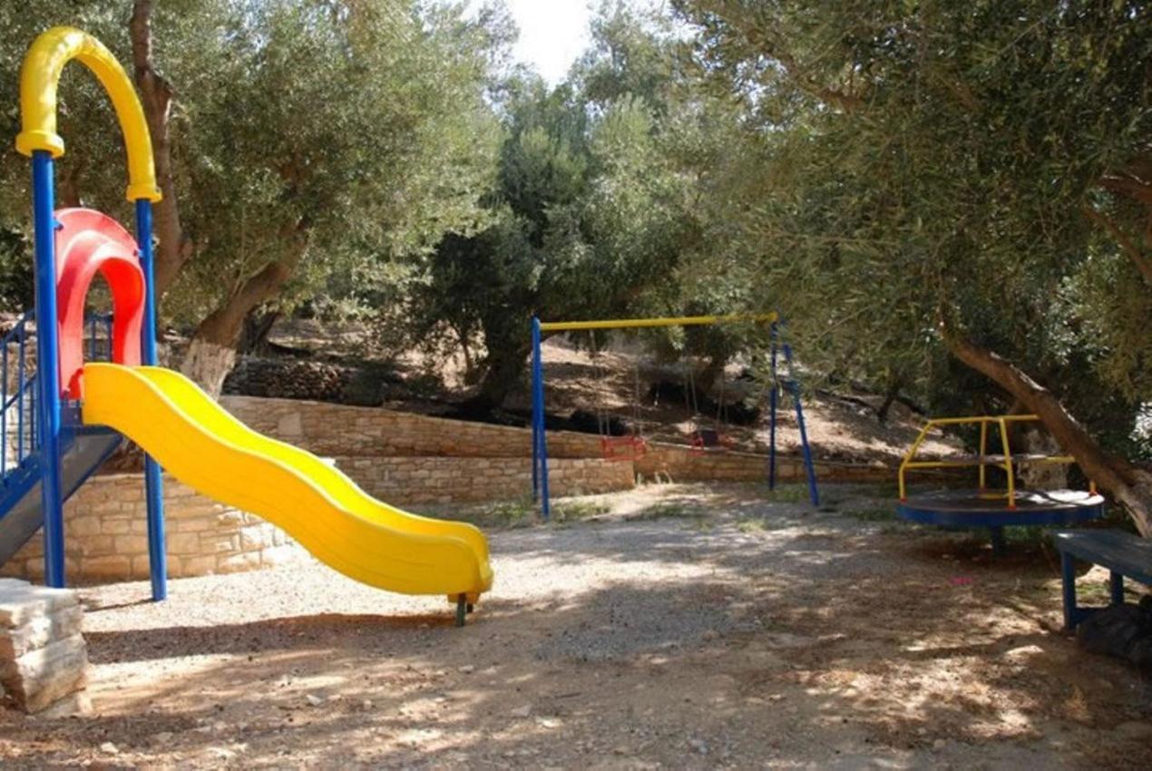 Olive Grove Apartment Плакиас Екстериор снимка