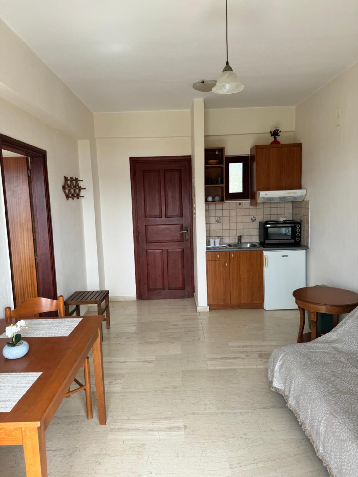 Olive Grove Apartment Плакиас Екстериор снимка