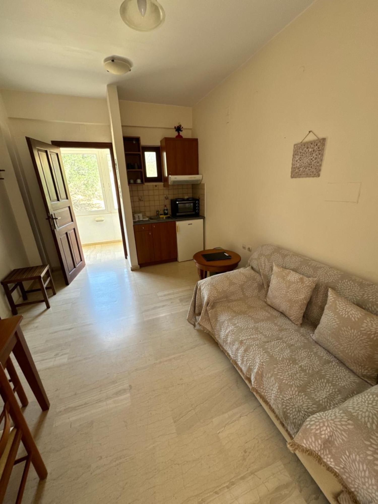 Olive Grove Apartment Плакиас Екстериор снимка