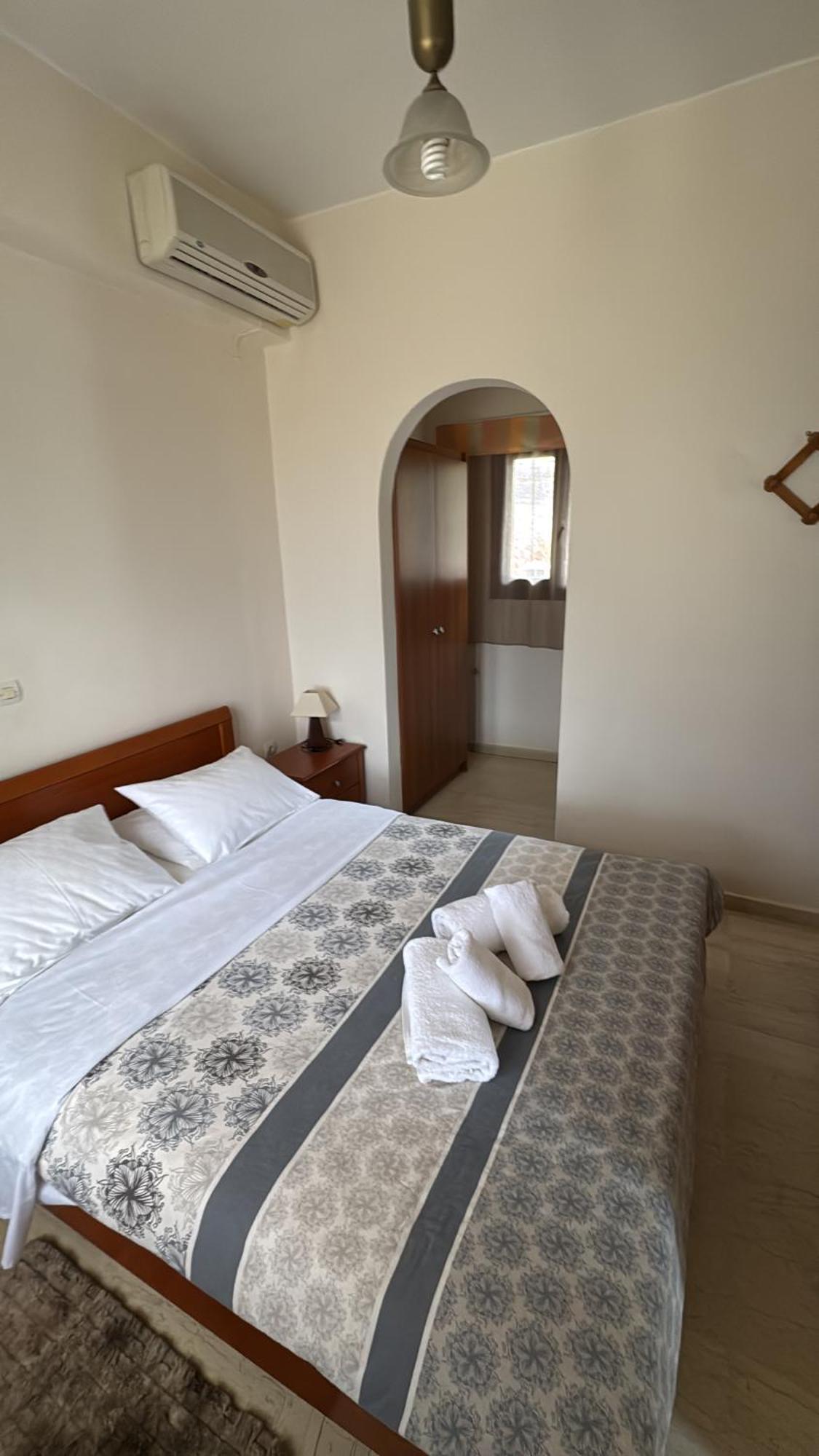 Olive Grove Apartment Плакиас Екстериор снимка